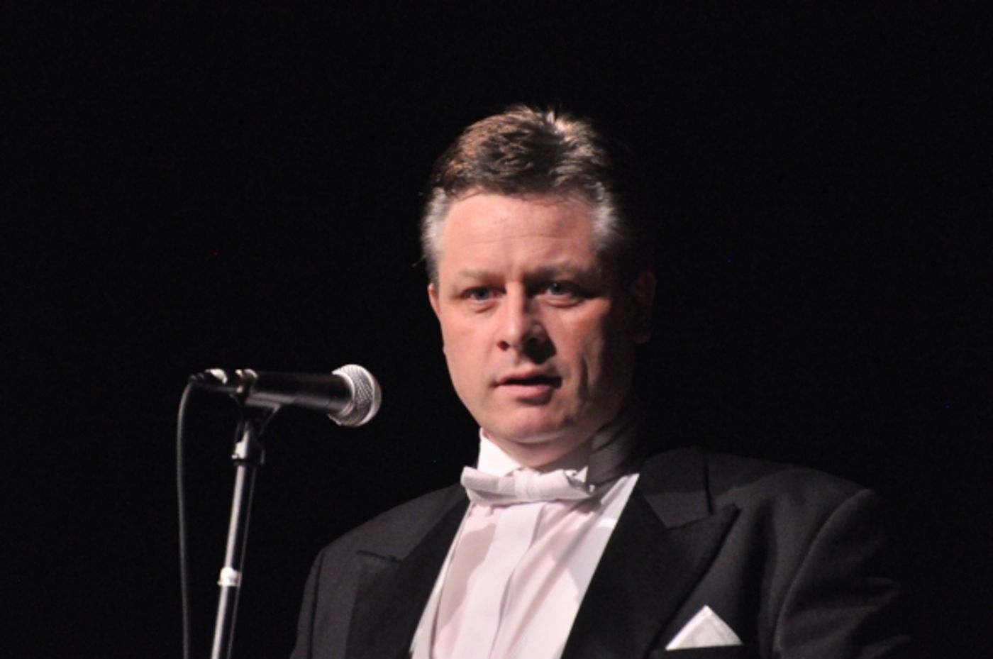 Photo Coverage: Tenor Anthony Kearns Plays Benefit Concert for OASIS  Image