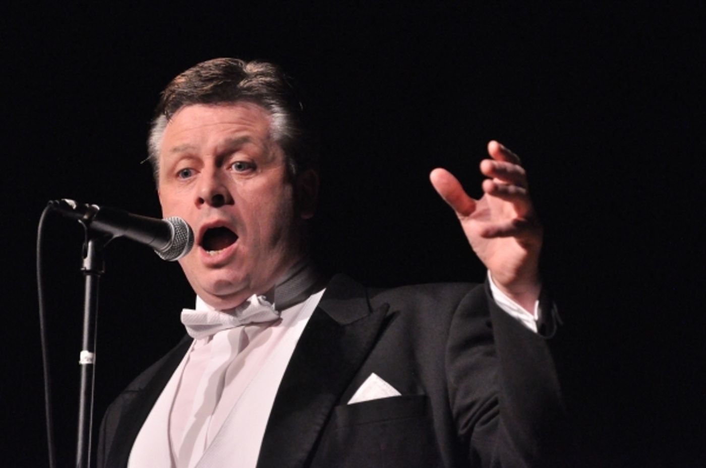 Photo Coverage: Tenor Anthony Kearns Plays Benefit Concert for OASIS  Image