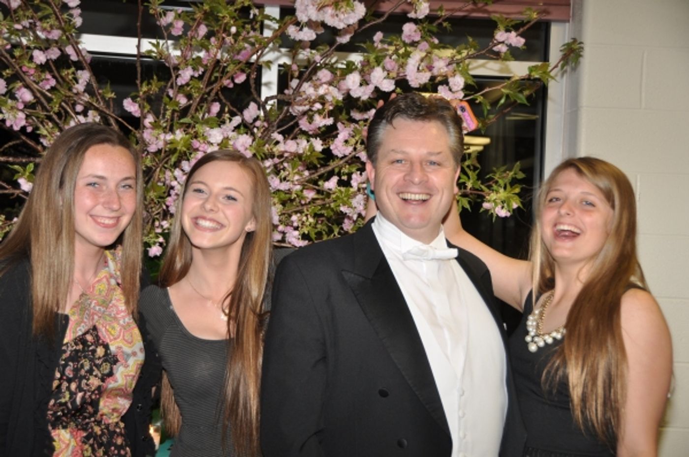 Photo Coverage: Tenor Anthony Kearns Plays Benefit Concert for OASIS  Image