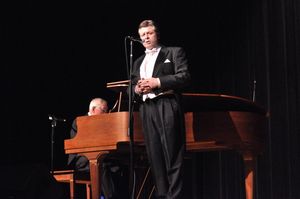 Patrick Healy and Anthony Kearns @ BroadwayWorld Patrick Healy and Anthony Kearns Photo