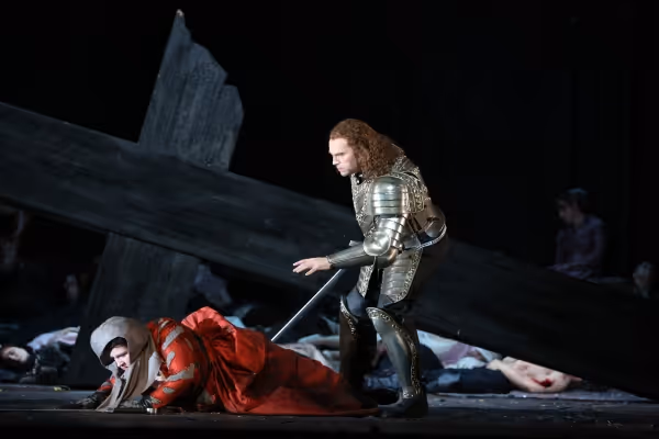 Tamara Wilson as Leonora and TÃƒÂ³mas TÃƒÂ³masson as Count di Luna. Photo