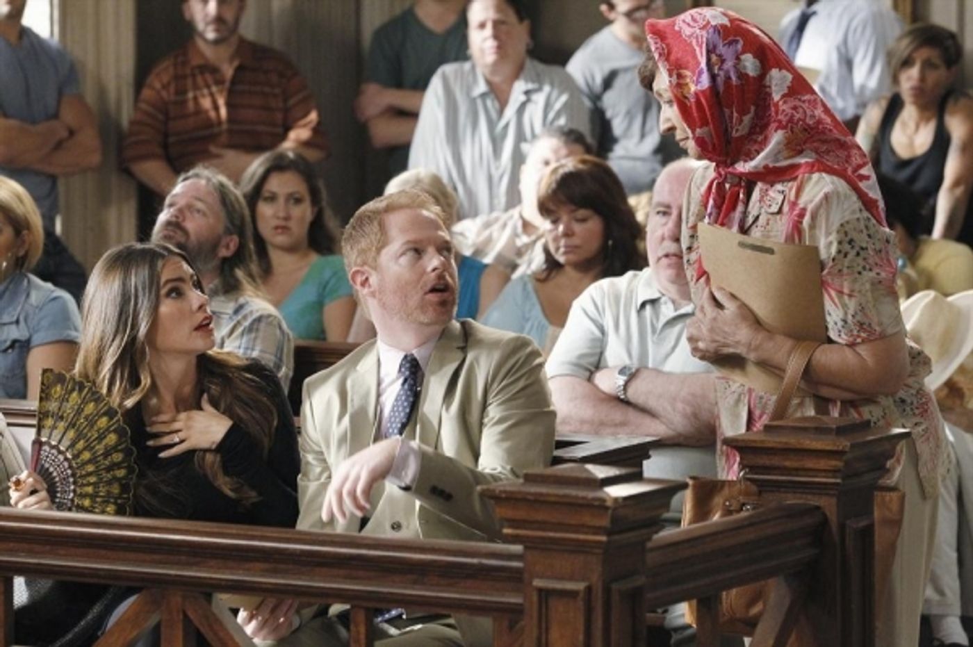 Photo Flash: First Look - MODERN FAMILY's Season Finale, Airing 5/22  Image