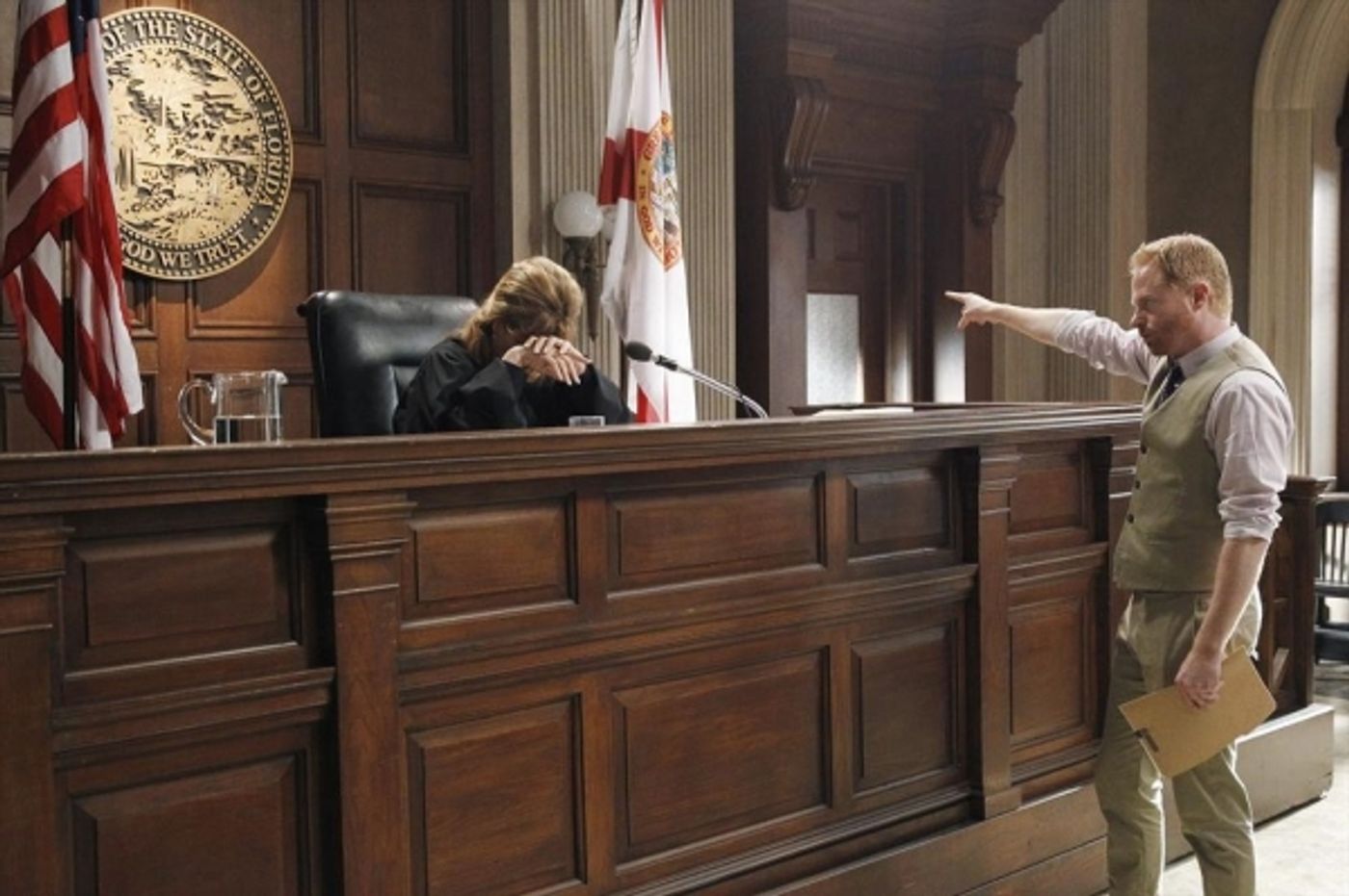 Photo Flash: First Look - MODERN FAMILY's Season Finale, Airing 5/22  Image