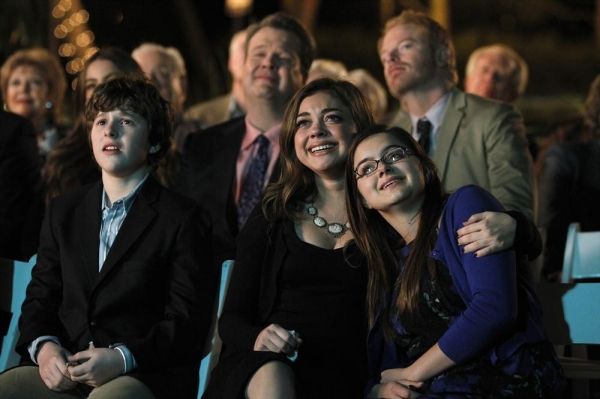 Nolan Gould, Eric Stonestreet, SARAH HYLANd, Ariel Winter, Jesse Tyler Ferguson Photo