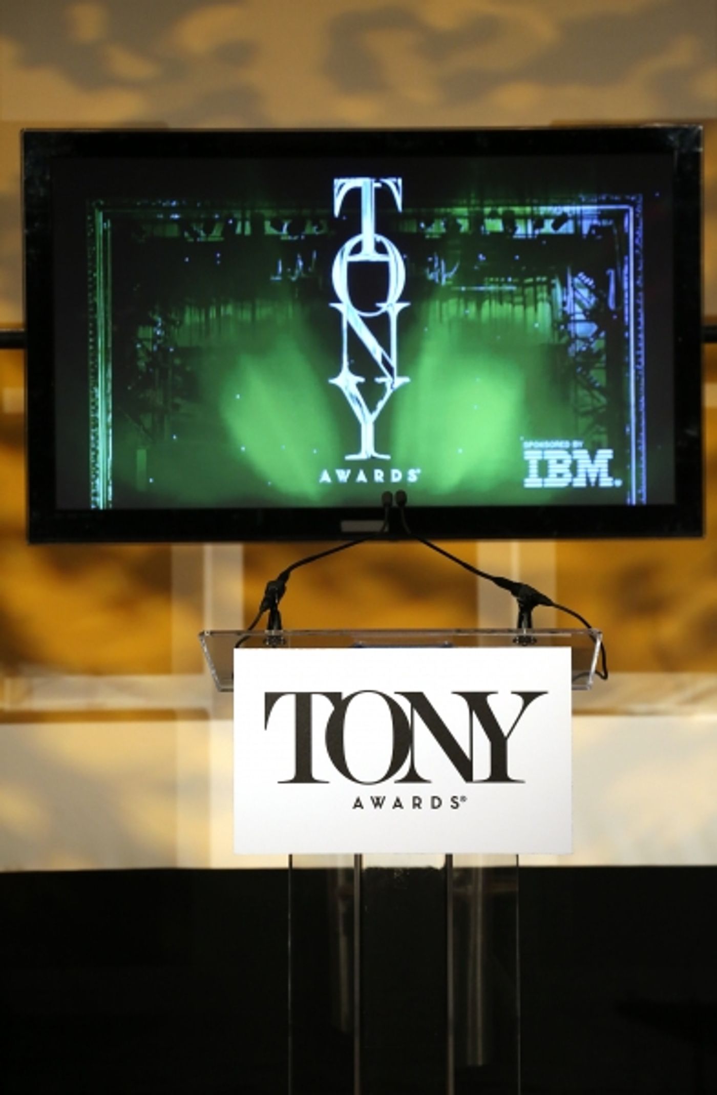 Photo Coverage: Jesse Tyler Ferguson and Sutton Foster Announce the 2013 Tony Nominations!  Image