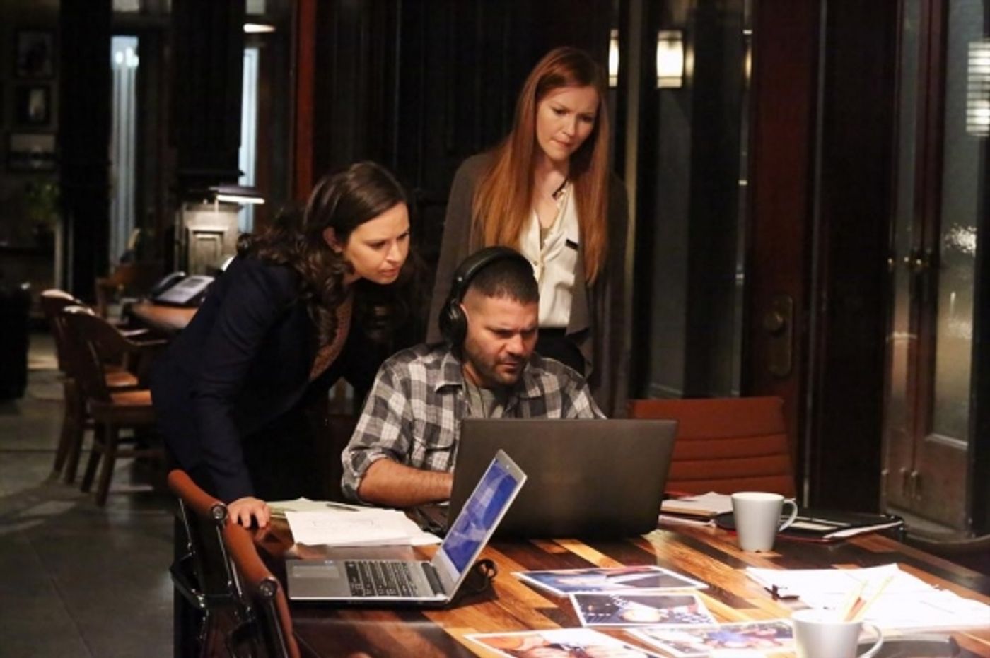 Photo Flash: First Look - SCANDAL's Season Finale, Airing 5/16  Image