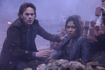 Billy Burke, Daniella Alonso Photo
