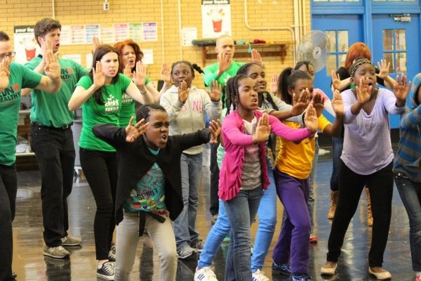 Photo Flash: Mara Davi, Taylor Frey and More Teach PS 221 Students in Brooklyn  Image