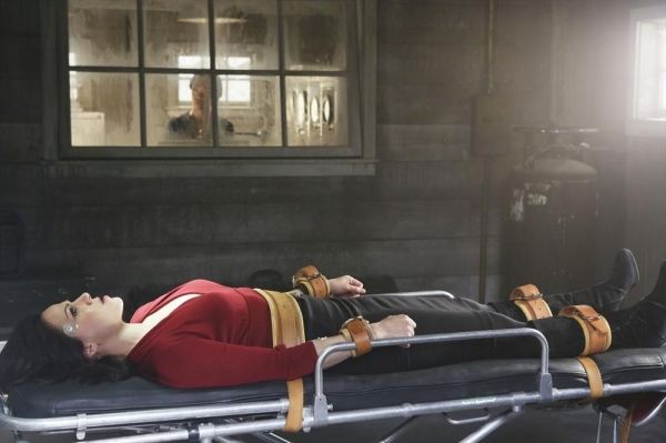 Sonequa Martin-Green (BACKGROUND), Lana Parrilla Photo