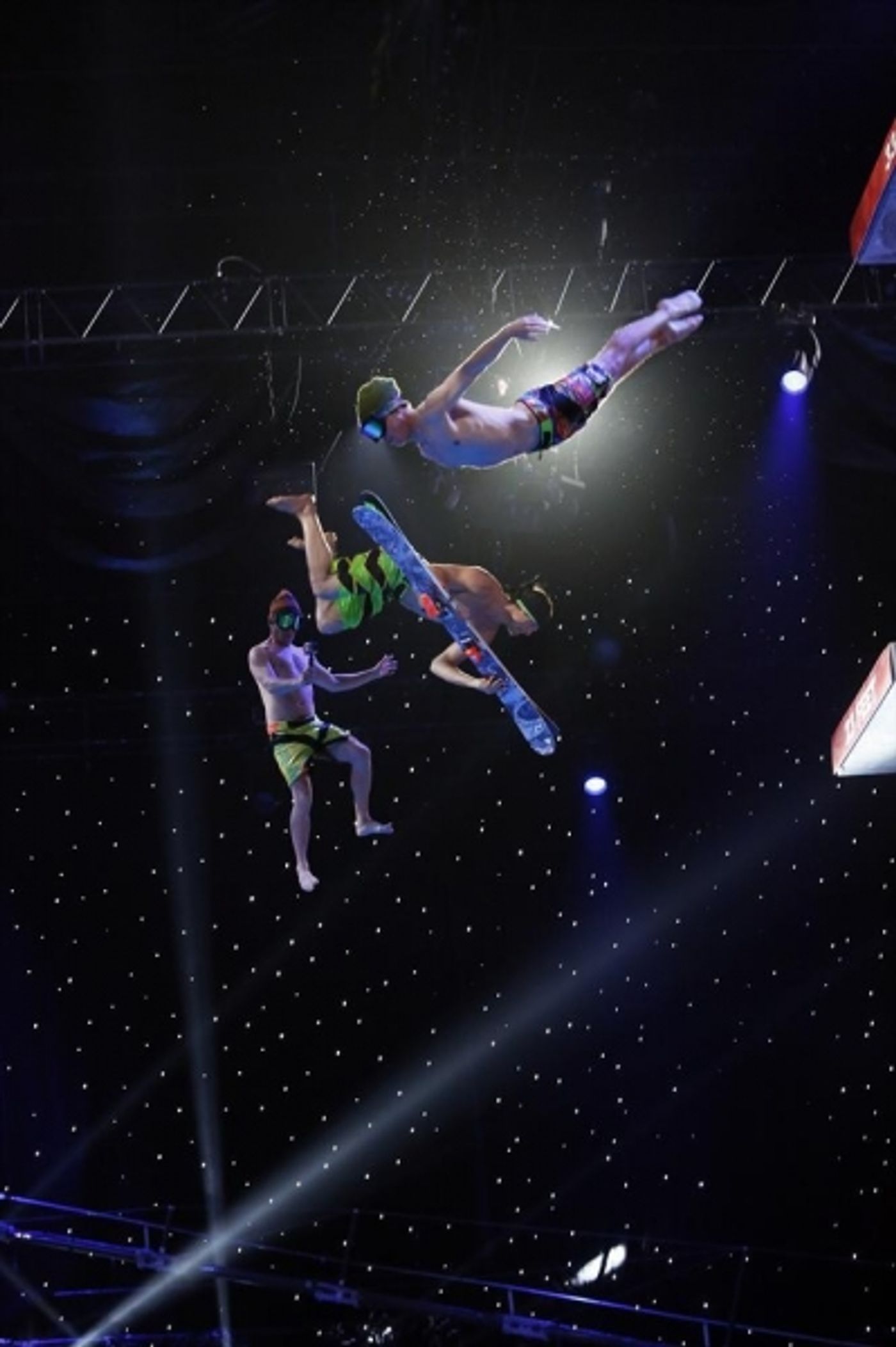 Photo Flash: First Look - SPLASH's Season Finale, Airing 5/7  Image