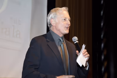 Victor Garber Photo