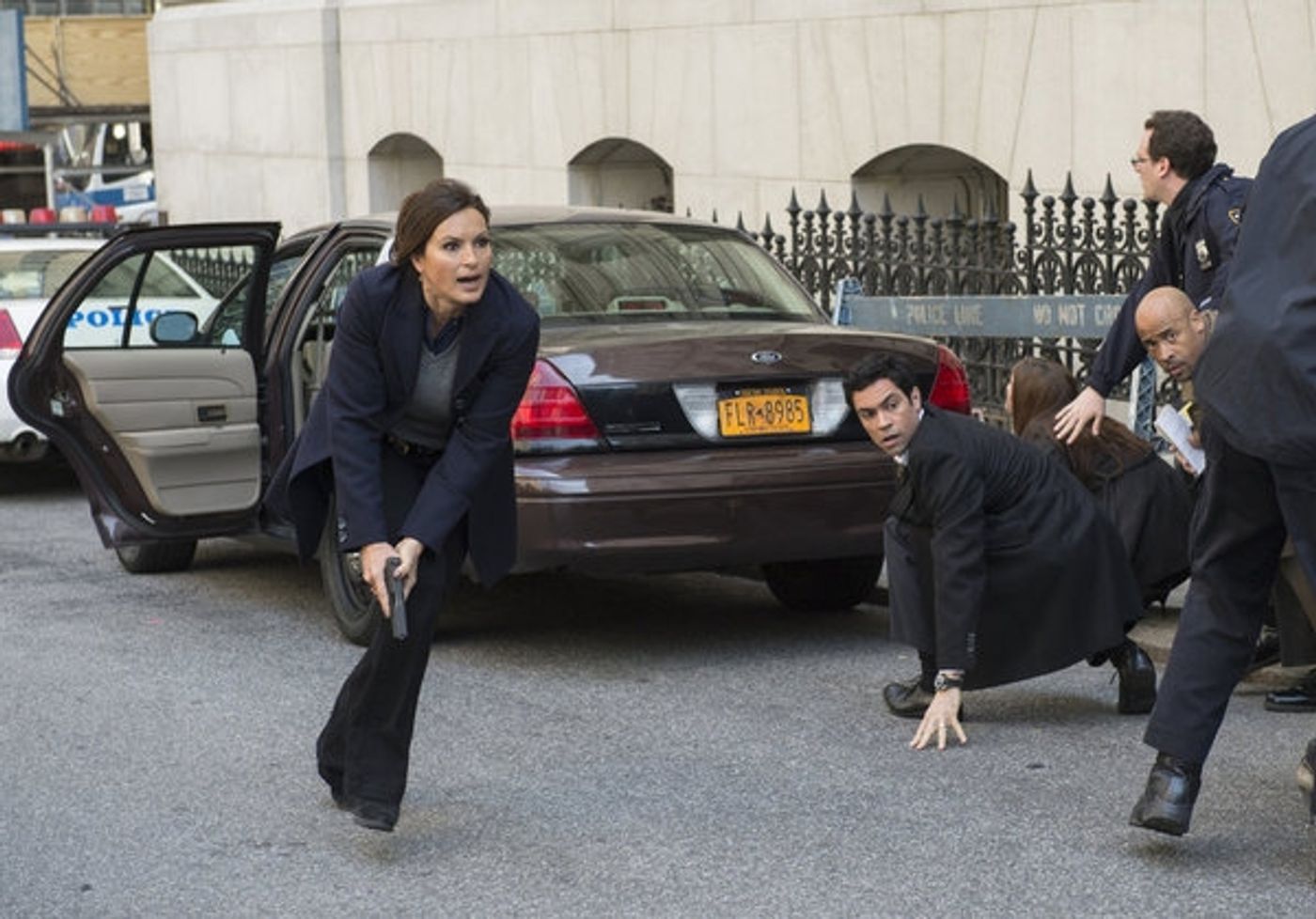 Photo Flash: LAW & ORDER: SVU's 'Poisoned Motive,' Airing 5/8  Image