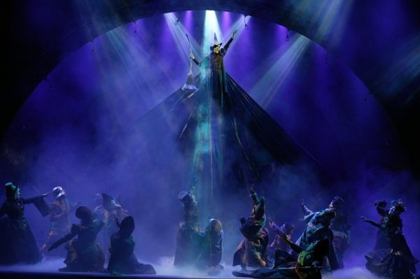 Photo Flash: First Look at Alison Luff and John Davidson in WICKED National Tour — photo 16 of 17