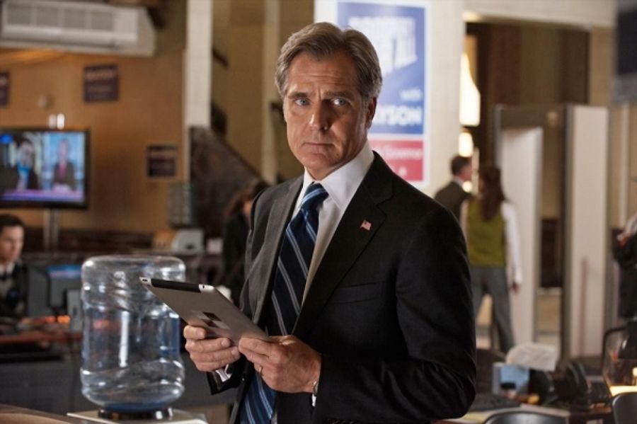 Photo Flash: First Look - REVENGE's Two-Hour Season Finale, Airing 5/12 Image