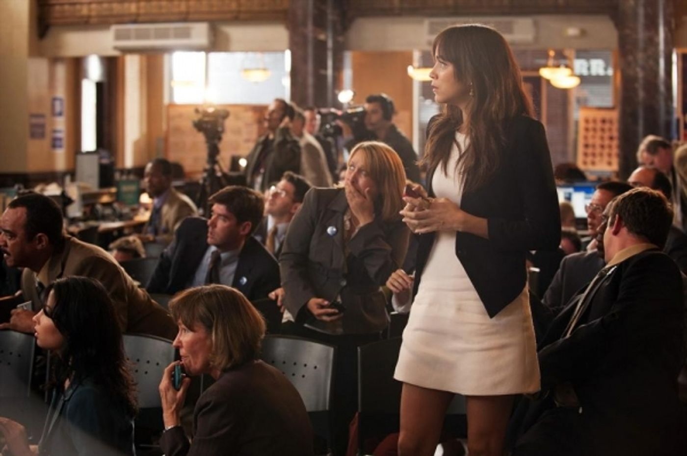 Photo Flash: First Look - REVENGE's Two-Hour Season Finale, Airing 5/12  Image