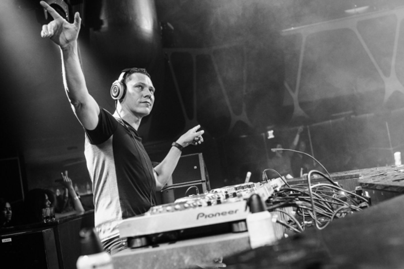 Photo Flash: Tiesto, Hilary Duff, Aziz Ansari and More Party at Hakkasan Las Vegas  Image