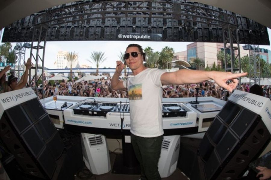 Photo Flash: DJ Tiesto Launches 'Club Life' Residency at Las Vegas' WET REPUBLIC Image