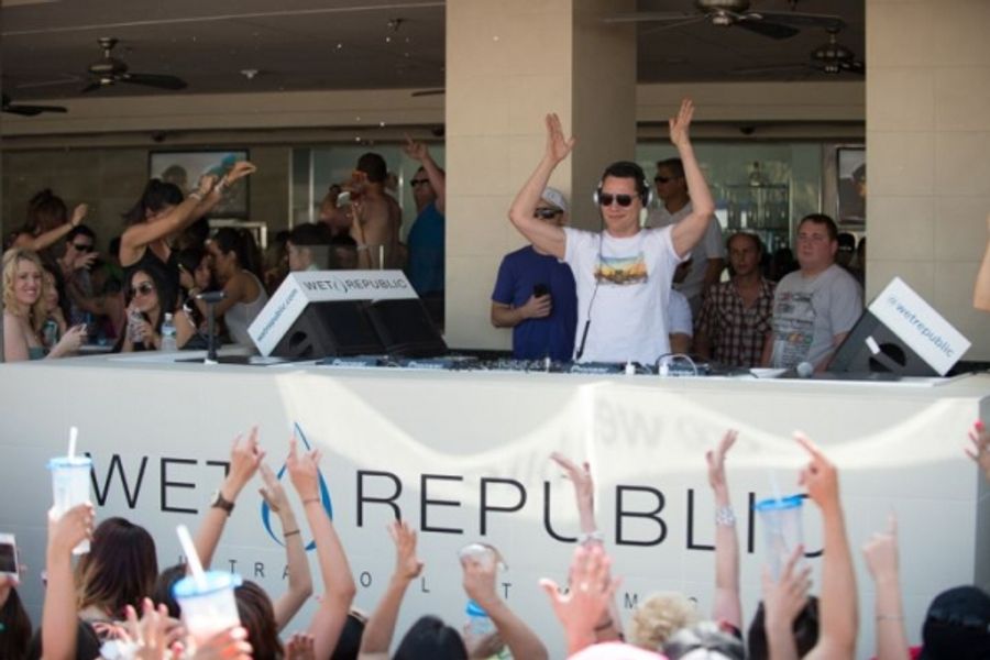 Photo Flash: DJ Tiesto Launches 'Club Life' Residency at Las Vegas' WET REPUBLIC Image