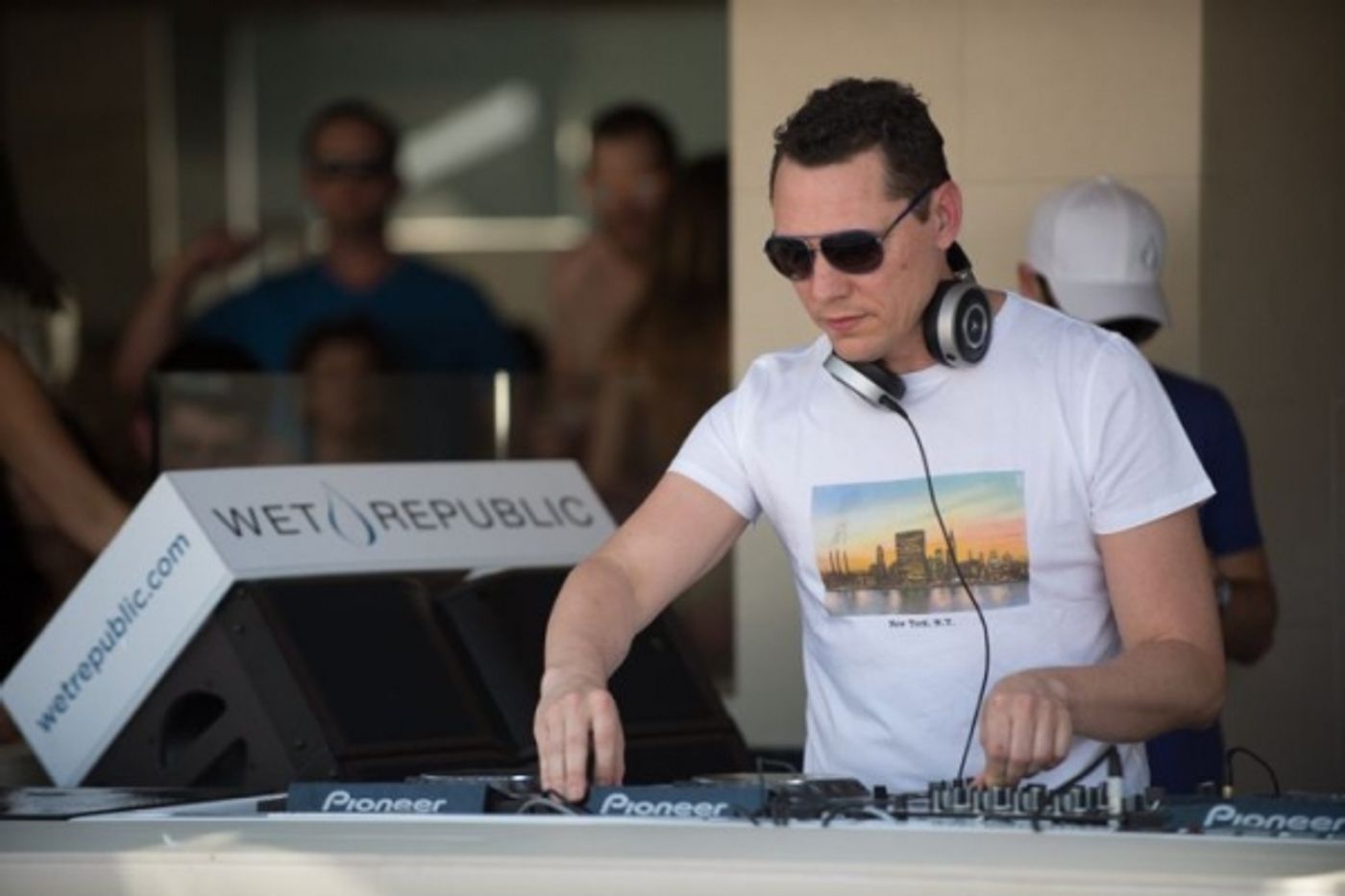 Photo Flash: DJ Tiesto Launches 'Club Life' Residency at Las Vegas' WET REPUBLIC Photo Flash: DJ Tiesto Launches 'Club Life' Residency at Las Vegas' WET REPUBLIC Image