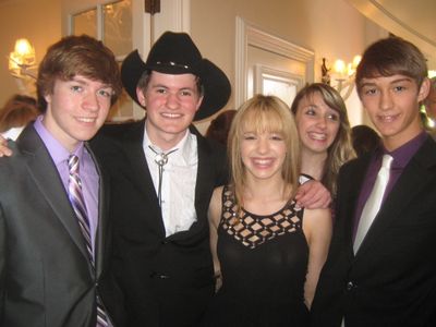 Sadie Calvano ("Kickin' It") with the musicians of Jetset Getset. Left to right: Paul Photo