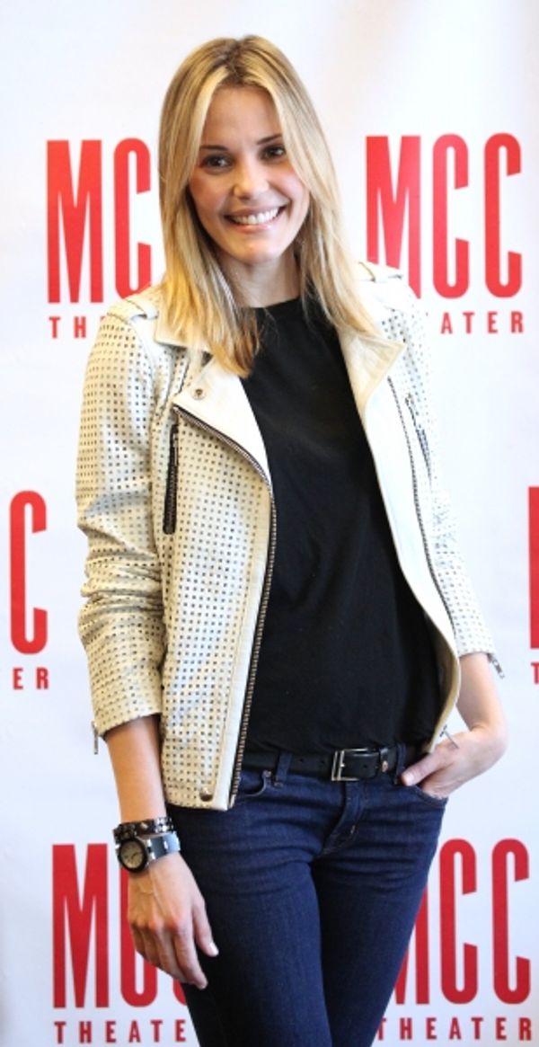 Leslie Bibb Photo