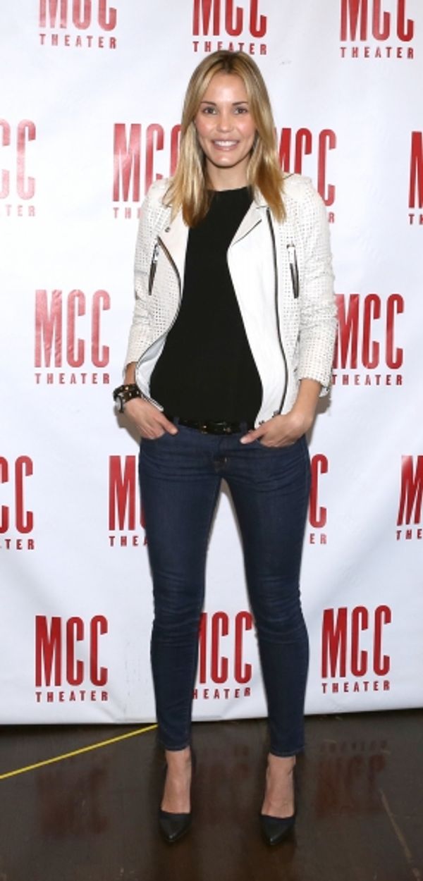 Leslie Bibb Photo