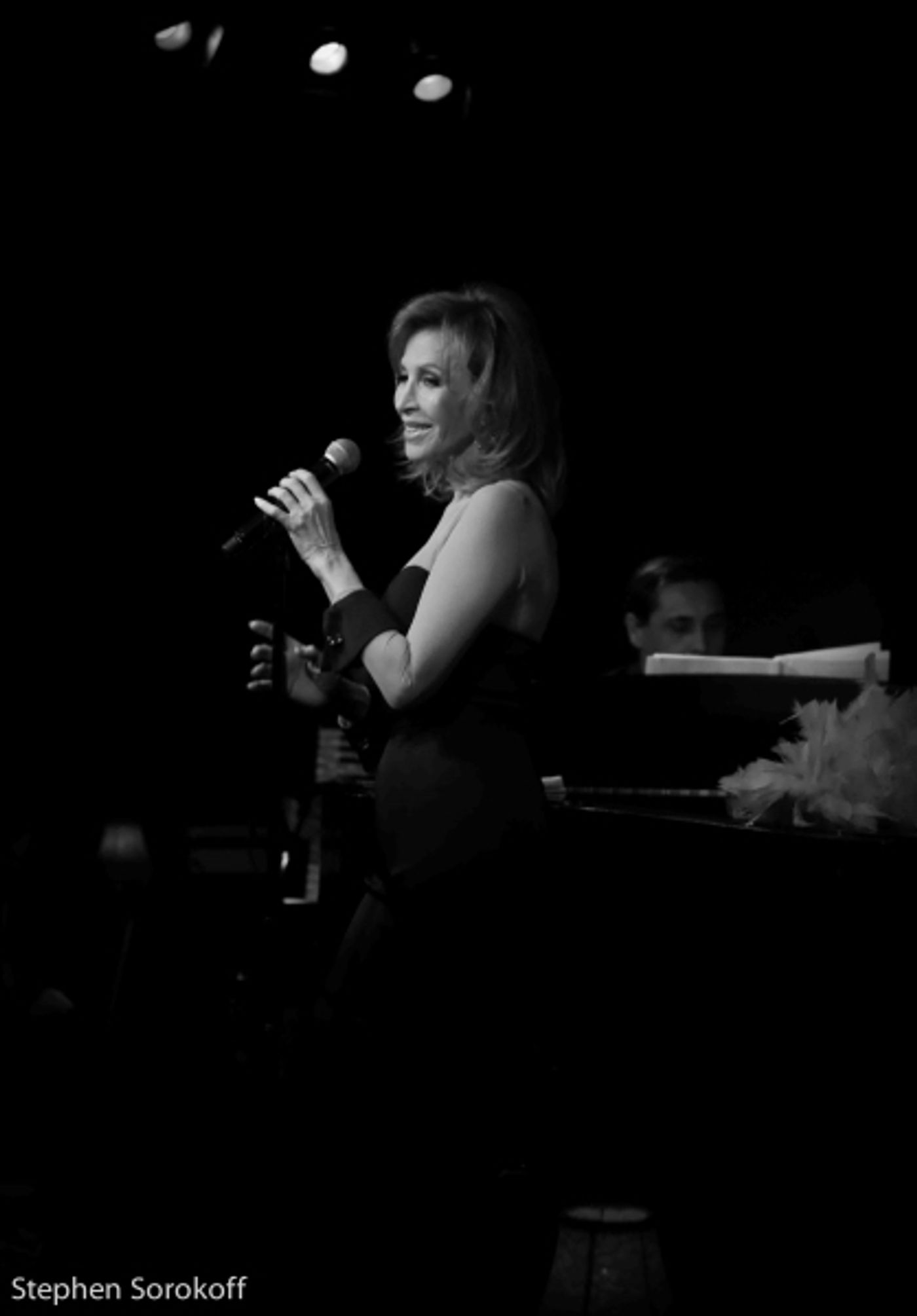 Photo Coverage: Yanna Avis Brings IN LOVE WITH LOVE to Cafe Carlyle Photo Coverage: Yanna Avis Brings IN LOVE WITH LOVE to Cafe Carlyle Image
