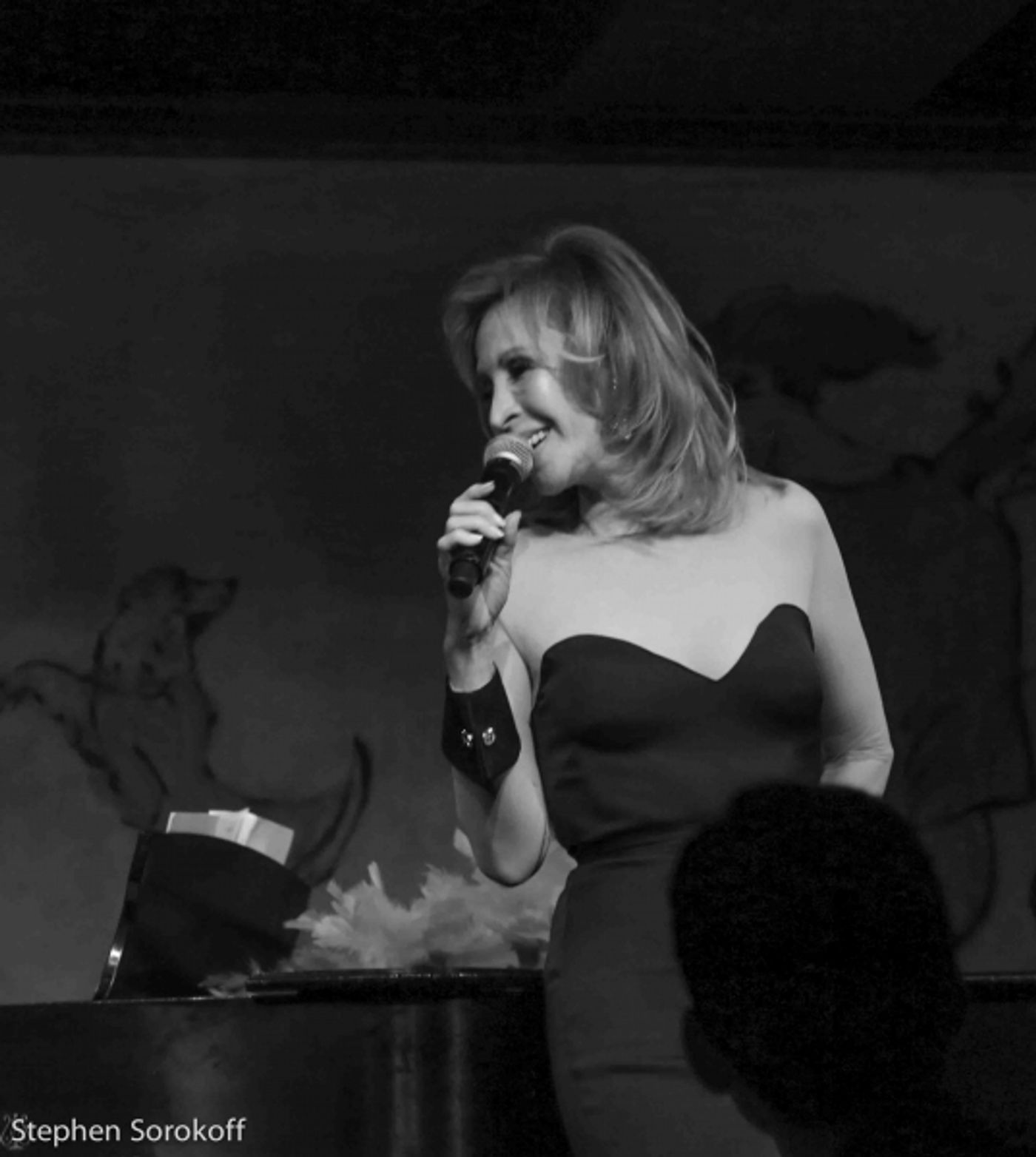 Photo Coverage: Yanna Avis Brings IN LOVE WITH LOVE to Cafe Carlyle Photo Coverage: Yanna Avis Brings IN LOVE WITH LOVE to Cafe Carlyle Image