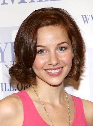 Jessica Grove @ BroadwayWorld Jessica Grove Photo