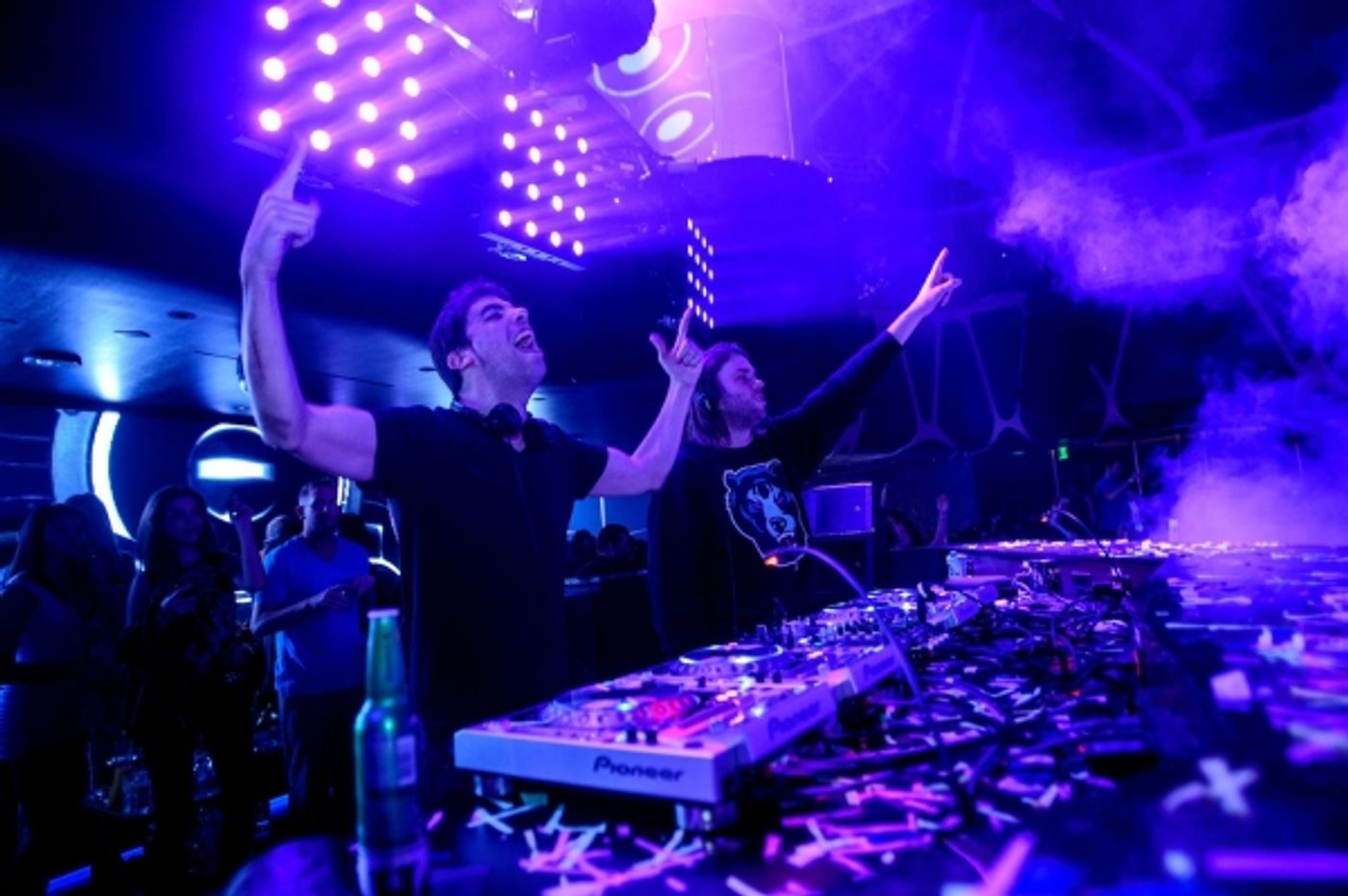 Photo Flash: Kelsey Grammer, Vanessa Hudgens, Ke$ha and More Spotted at Hakkasan Las Vegas  Image