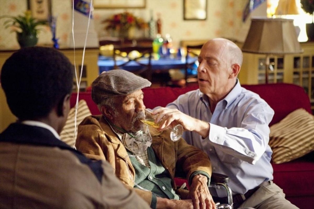 FAMILY TOOLS - ''Waiting for Mrs. Bichette'' - Stitch prepares for her community college graduation, which leads Jack to seek out Darren and Stitch''s estranged and elusive mother. Meanwhile, Terry challenges Tony to fix their shower, leading to an all ou at 