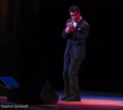 Clint Holmes Photo