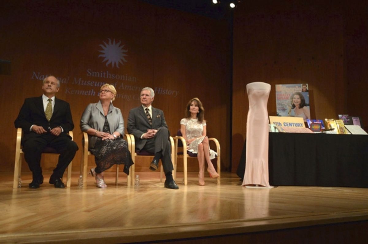 Phil Parker, Kathy Parker, Alex Trebek and Susan Lucci look on as their items are accepted at 