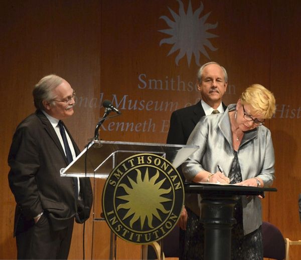 Smithsonian Entertainment curator, Dwight Bowers, looks on as Phil and Kathy Parker s Photo