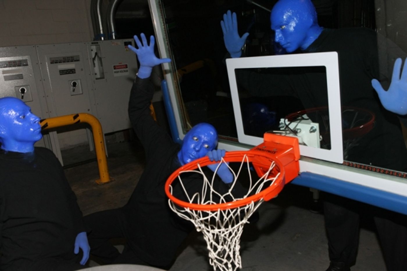 Photo Flash: Blue Man Group Visits New York Knicks Game Photo Flash: Blue Man Group Visits New York Knicks Game Image