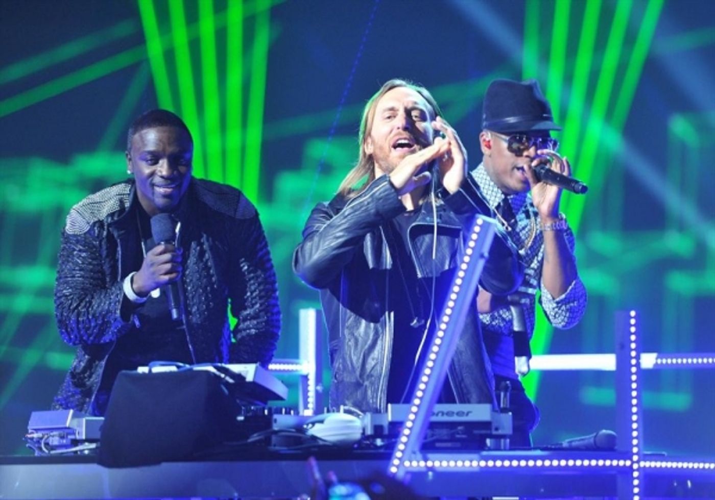 Photo Flash: Look Back at Last Night's Star-Studded 2013 Billboard Music Awards!  Image