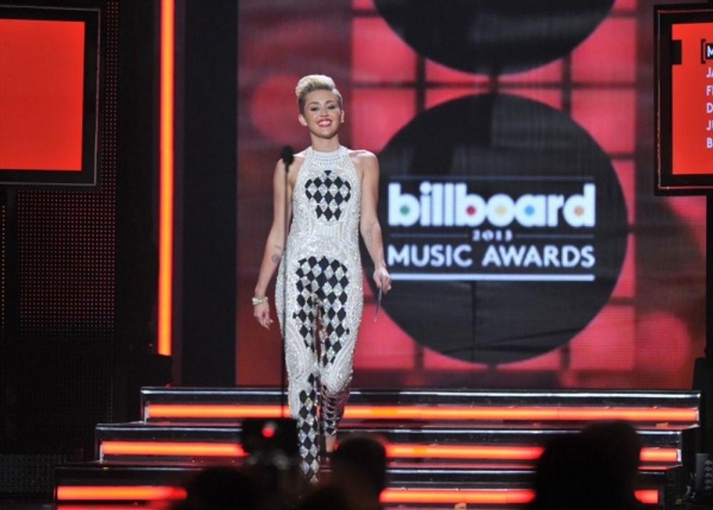 Photo Flash: Look Back at Last Night's Star-Studded 2013 Billboard Music Awards!  Image
