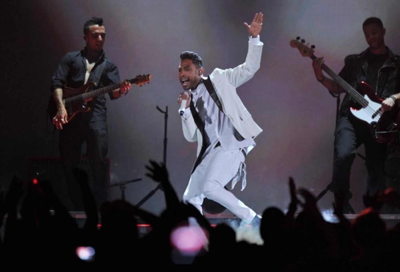 Photo Flash: Look Back at Last Night's Star-Studded 2013 Billboard Music Awards!  Image