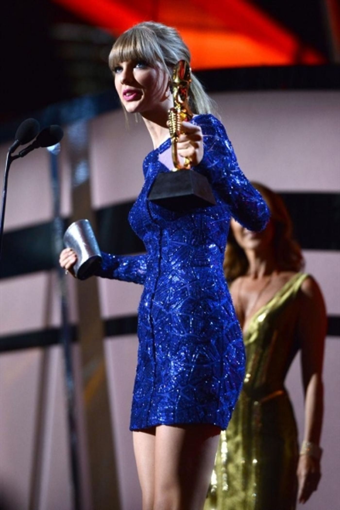 Photo Flash: Look Back at Last Night's Star-Studded 2013 Billboard Music Awards!  Image