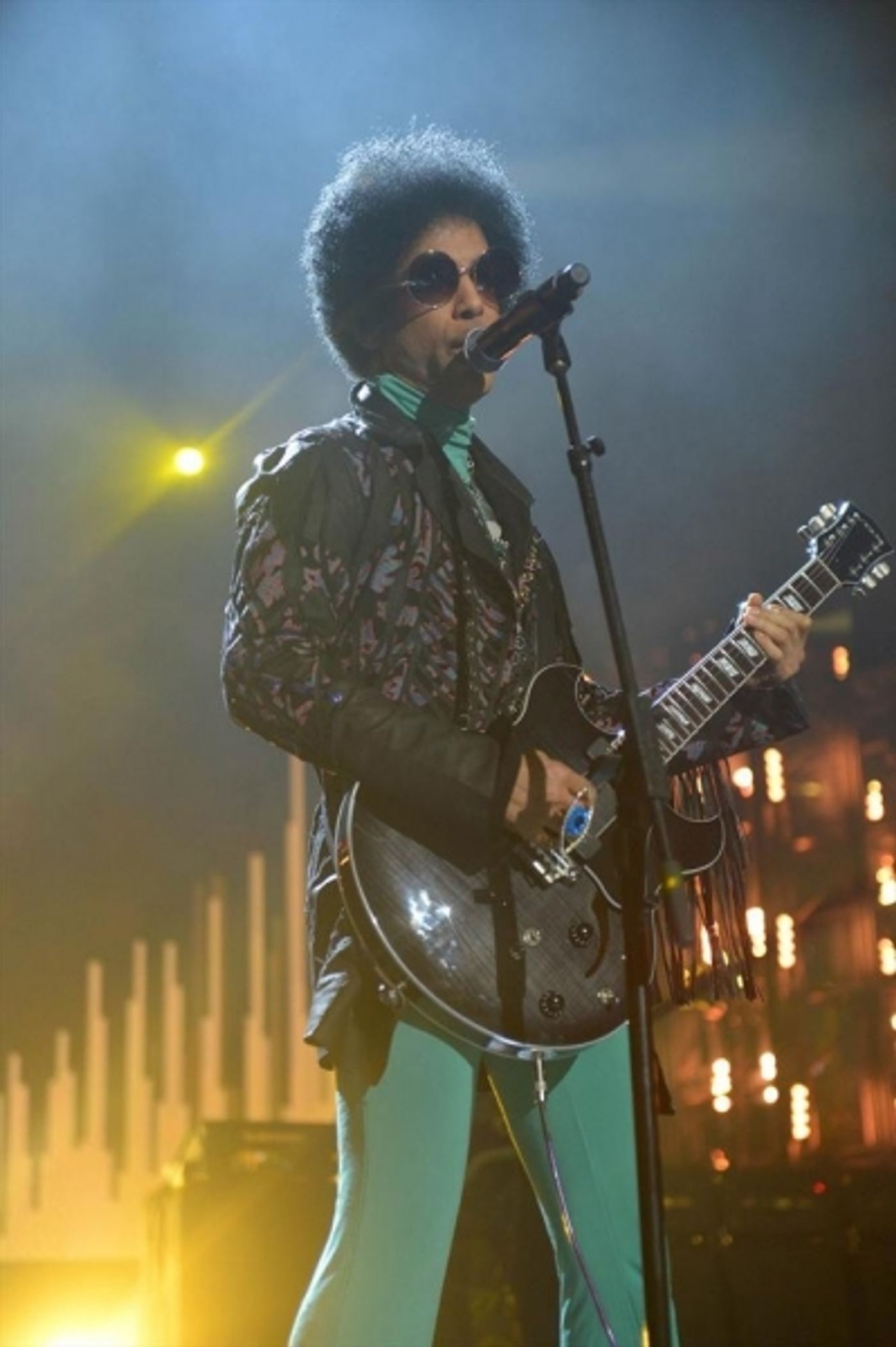 Photo Flash: Look Back at Last Night's Star-Studded 2013 Billboard Music Awards!  Image