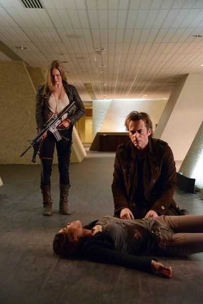 Tracy Spiridakos, Daniella Alonso, Billy Burke Photo