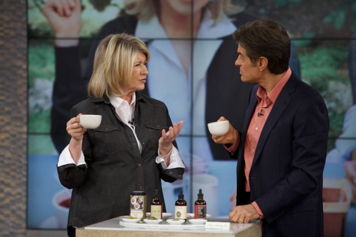 Photo Flash: Martha Stewart Drops by THE DR. OZ SHOW  Image