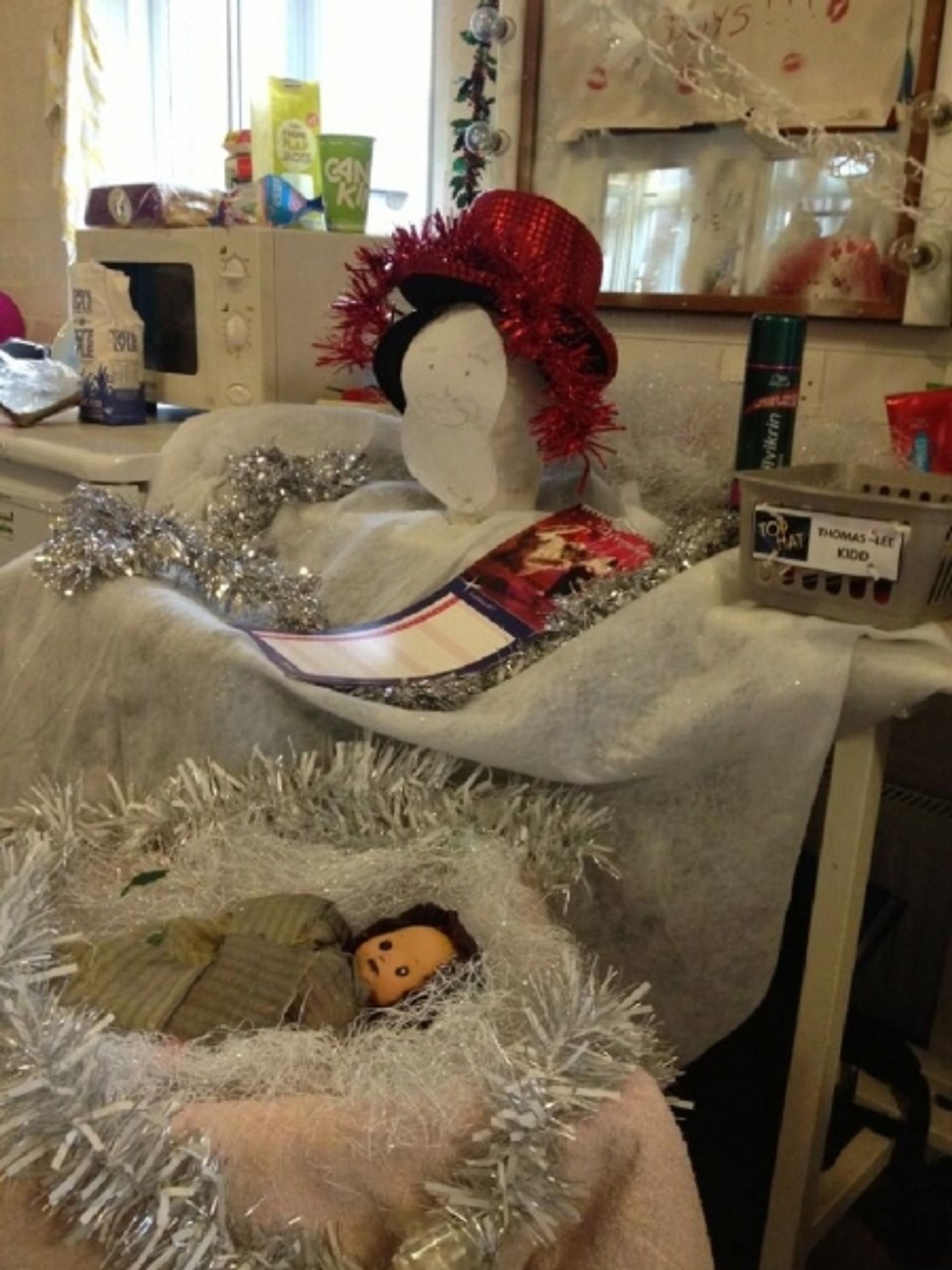 Photo Flash: Saturday Intermission Pics, May 25 - Cast of KINKY BOOTS Braves the Rain, Holland Taylor, & More! Image