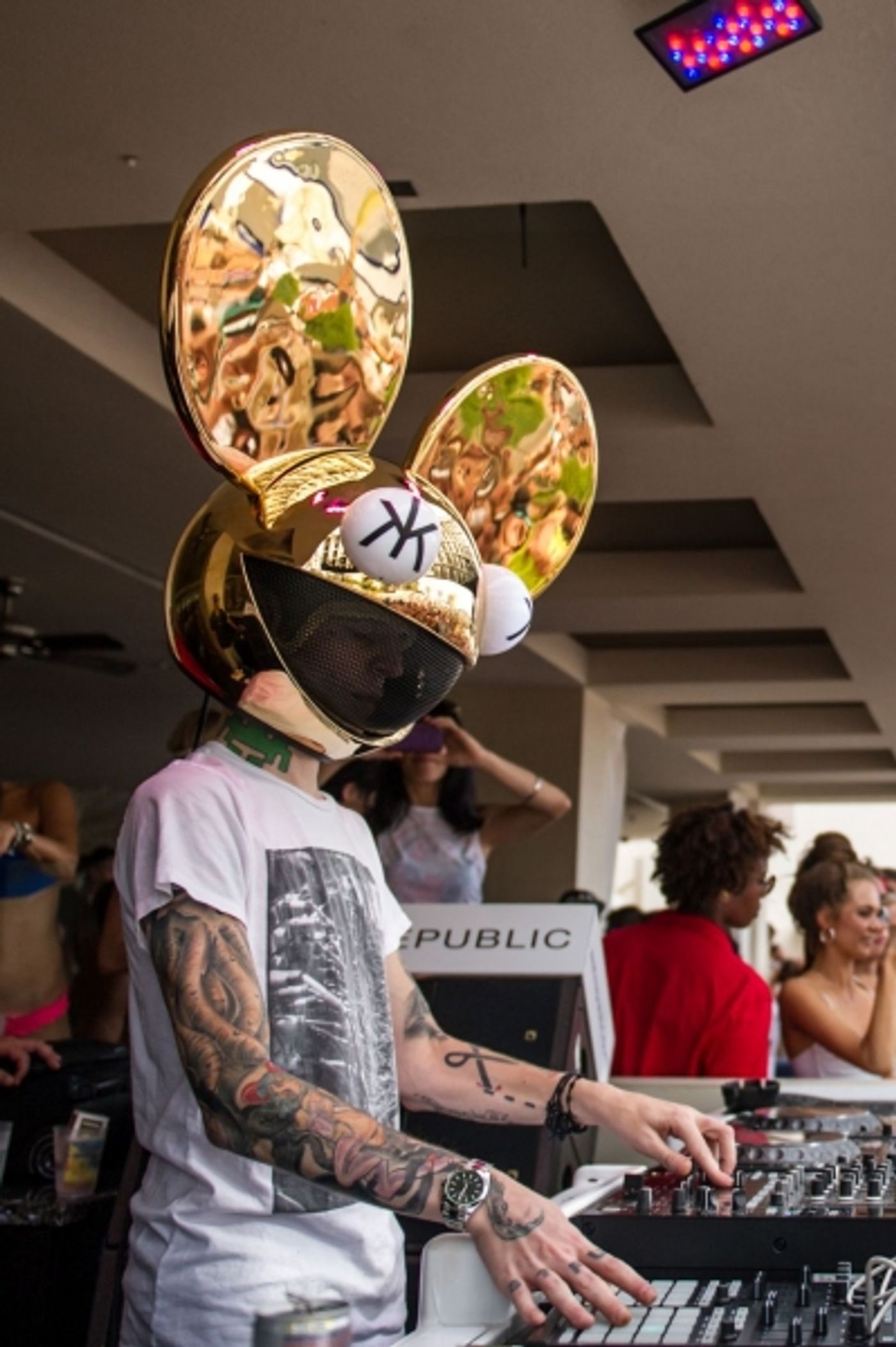 Photo Flash: Calvin Harris, deadmau5 and More Jam at WET REPUBLIC's Memorial Day Weekend Bash  Image