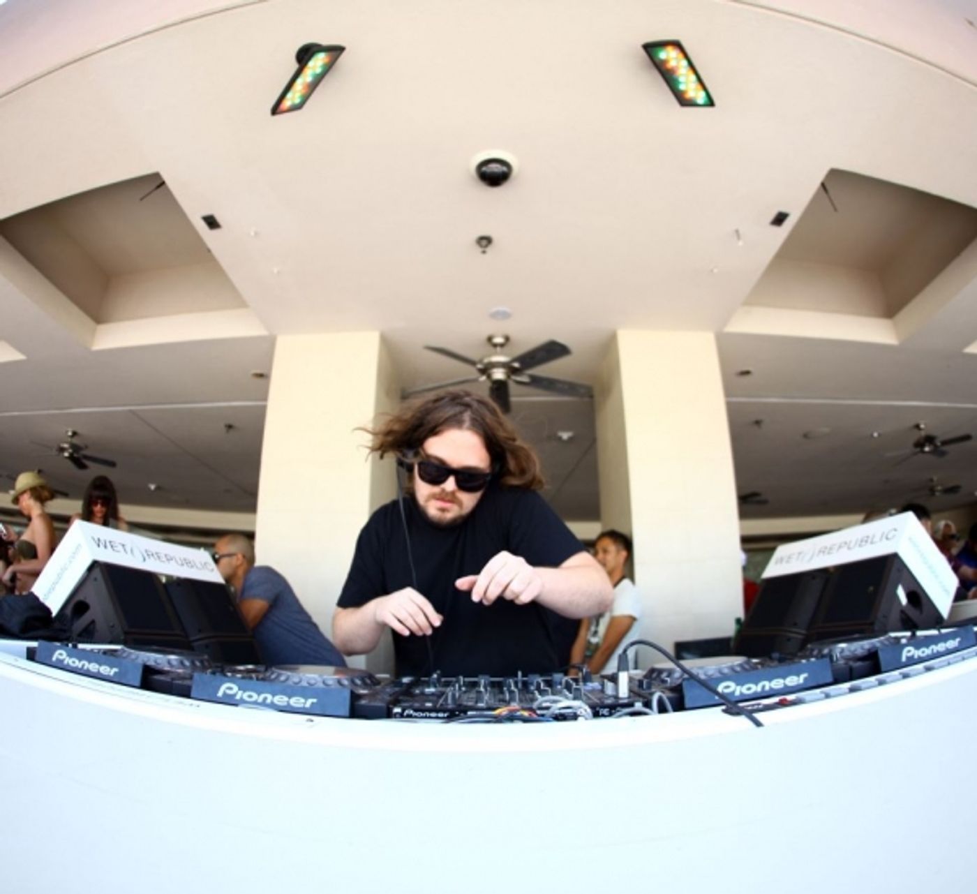 Photo Flash: Calvin Harris, deadmau5 and More Jam at WET REPUBLIC's Memorial Day Weekend Bash  Image