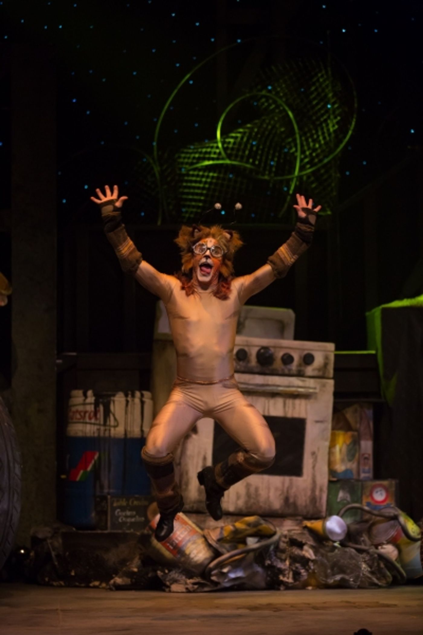 Photo Flash: First Look at Charles Azulay, Ma-Anne Dionisio & More in the Canadian Production of CATS Photo Flash: First Look at Charles Azulay, Ma-Anne Dionisio & More in the Canadian Production of CATS Image
