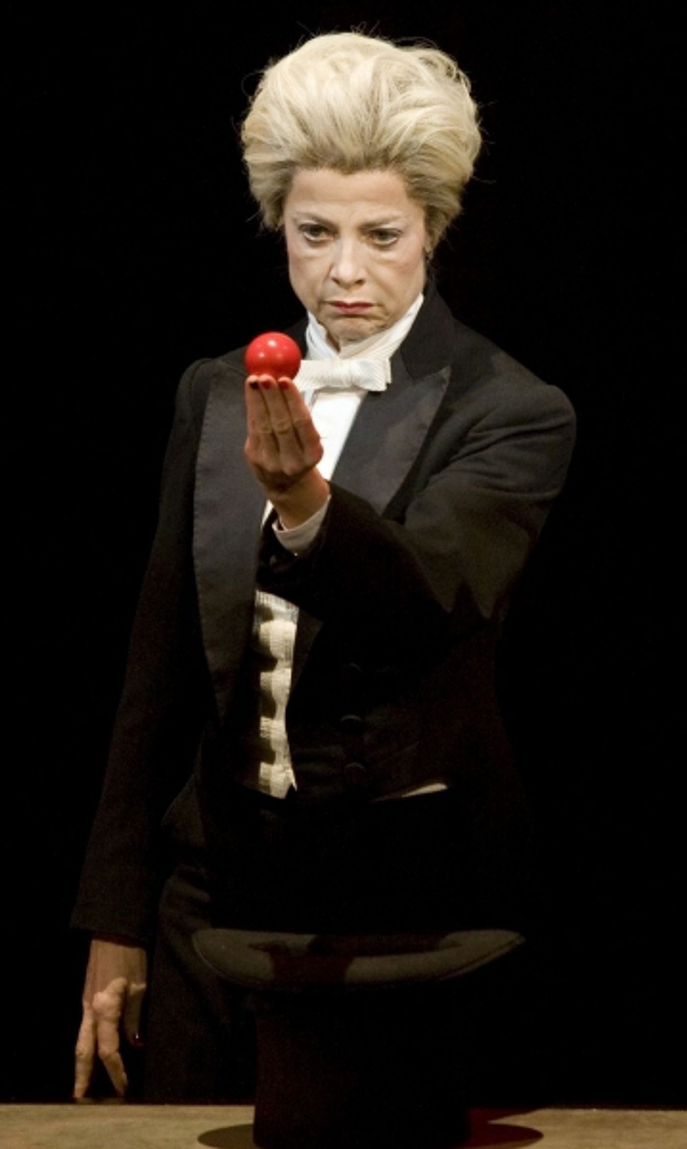 Photo Flash: First Look at Todd Waite & More in Alley Theatre's SHERLOCK HOLMES AND THE ADVENTURE OF THE SUICIDE CLUB  Image