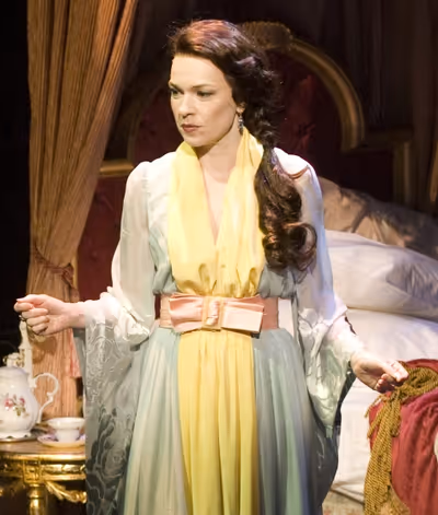 Elizabeth Bunch as Christiane Photo