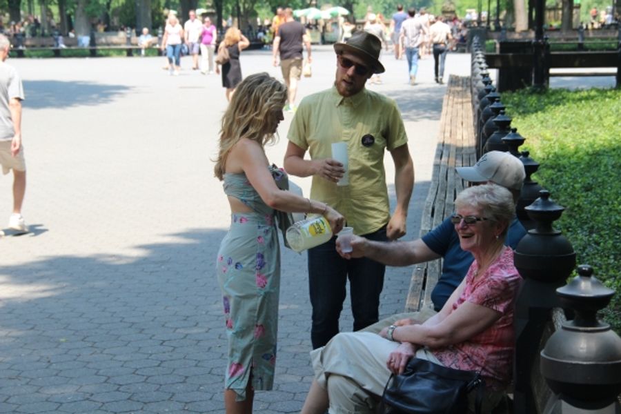 Photo Flash: HOW TO BE A NEW YORKER's Margaret Copeland & Kevin James Doyle Brave the Heat with Lemonade Image