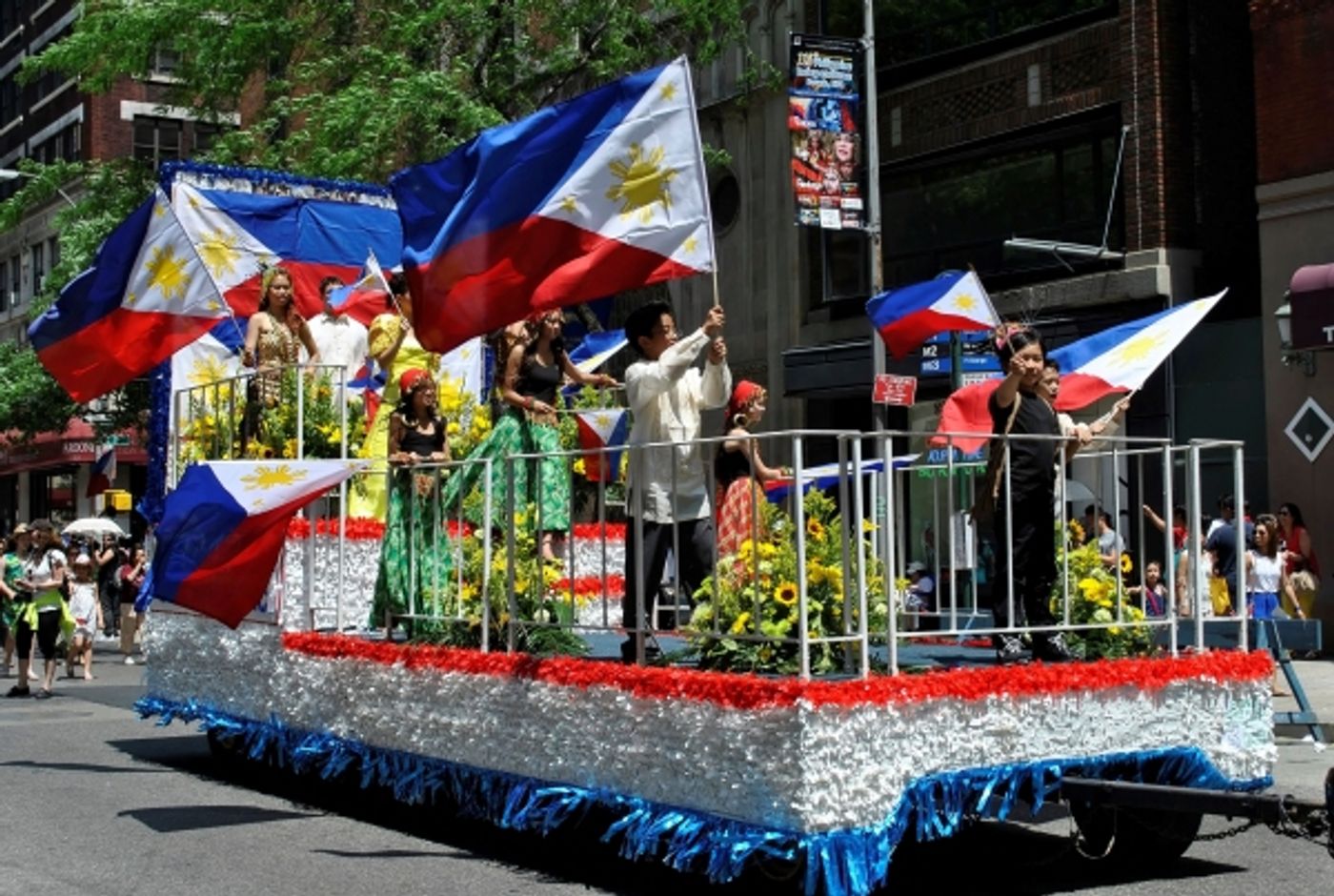 Photos: Filipino Broadway Stars, New Yorkers Celebrate 115th PH Independence Day Image